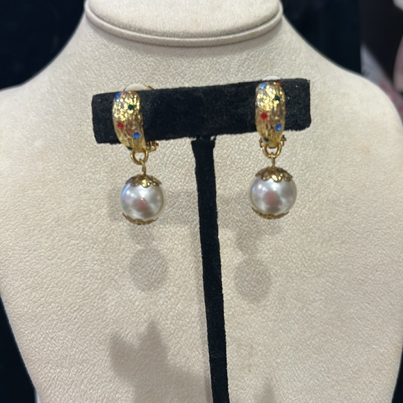 Vintage 80s Clip on Hoops with Round Pearl Drop Earrings- boutique - Picture 3 of 4